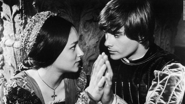 「ロミオとジュリエット」の主演俳優２人がヌード場面の公開を巡り訴訟を起こした/Hulton Archive/Getty Images