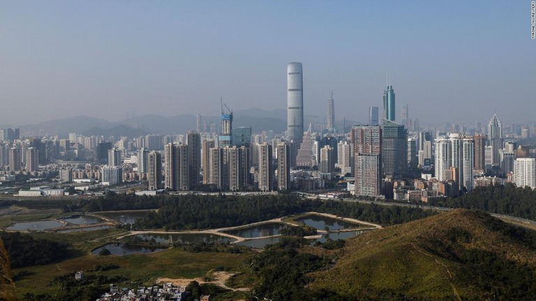 中国政府は香港と中国本土の境界を８日から開放すると発表した/Tyrone Siu/Reuters