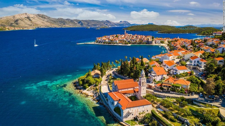 風光明媚な観光地を抱えるクロアチアが、欧州単一通貨ユーロの導入を開始した/Anton Petrus/Moment RF/Getty Images