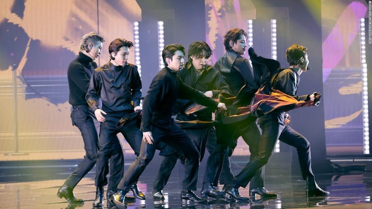 韓国のアイドルグループ「ＢＴＳ（防弾少年団）」＝２０２２年４月、米ラスベガス/Matt Winkelmeyer/Getty Images