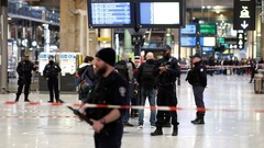 パリ北駅で刃物による襲撃　６人負傷、容疑者も警察に撃たれ重体