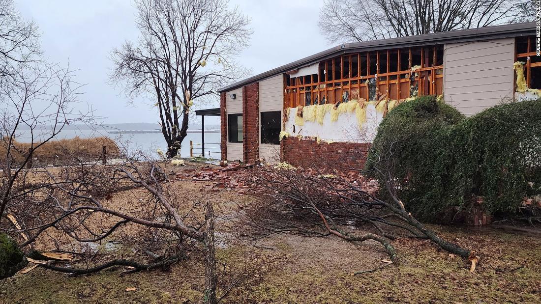 強風により一部が崩れた建物=12日、米アラバマ州セルマ/Courtesy Mark G. Spychala