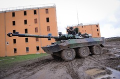 軽戦車のウクライナ供与、２カ月内の実現目指す　仏国防相