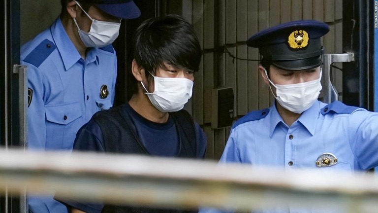 安倍元首相殺害で、奈良地検が山上徹也容疑者を殺人と銃刀法違反の罪で起訴した/Kyodo/Reuters/FILE