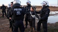 グレタさん、炭鉱拡張の抗議活動で警察に拘束　ドイツ