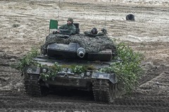 ポーランド、ドイツの許可なしでも戦車供与の可能性　首相発言