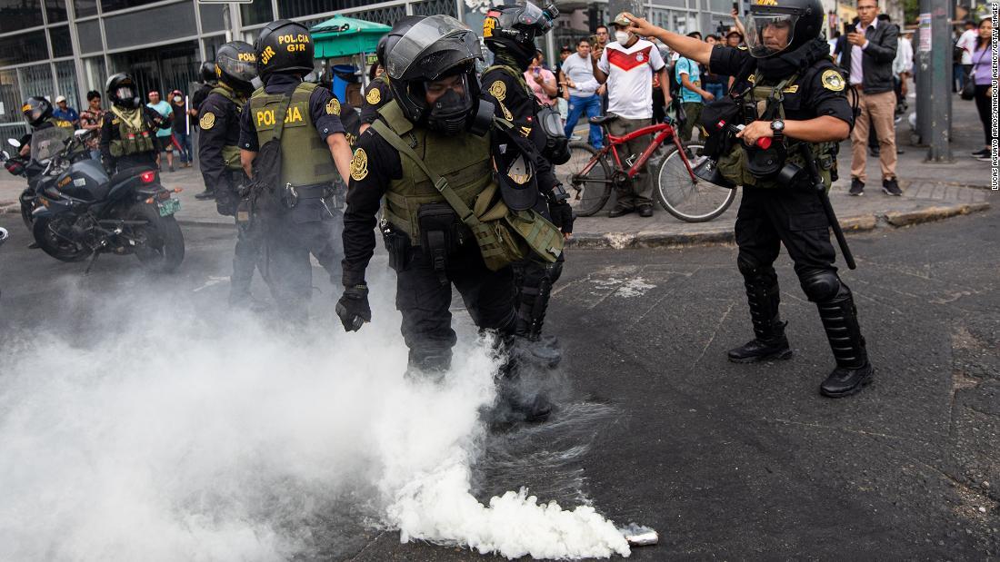 ペルーの首都リマには警官数千人が配備された/Lucas Aguayo Araos/Anadolu Agency/Getty Images