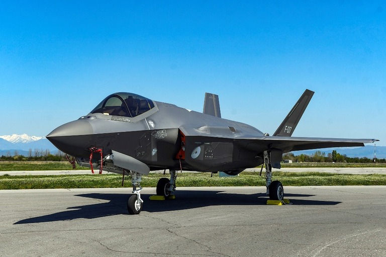 ブルガリアの空軍基地に駐機するオランダ空軍のＦ３５戦闘機/Georgi Paleykov/NurPhoto/Getty Images