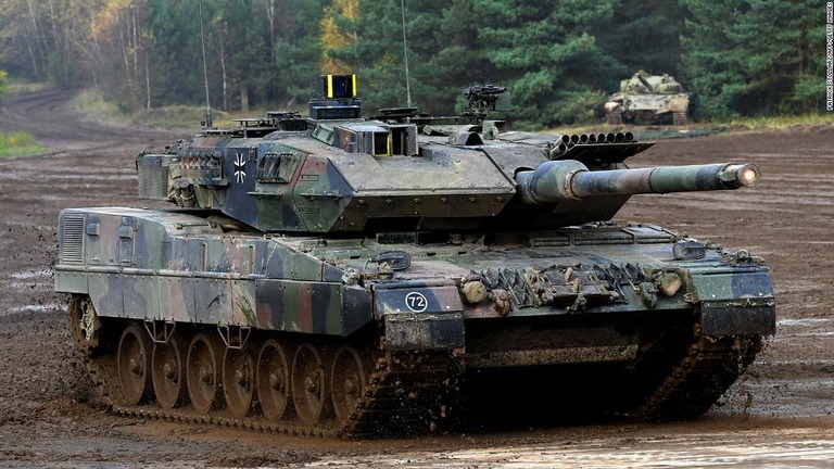 ドイツがウクライナへの供与を発表した主力戦車「レオパルト２」/Patrick Stollarz/AFP/Getty Images