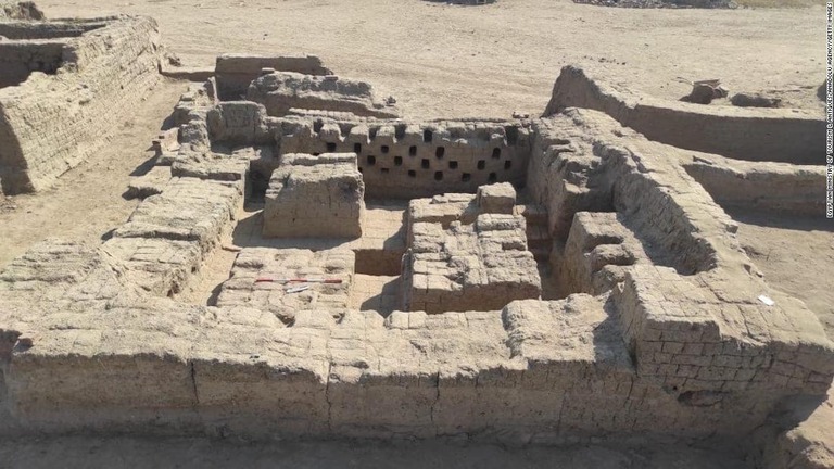 エジプト南部のルクソールで、紀元２～３世紀に遡る古代ローマの都市が発見された/Egyptian Ministry of Tourism & Antiques/Anadolu Agency/Getty Images
