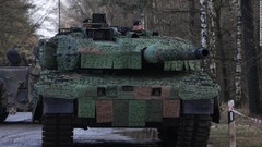 欧米からの戦車供与は計３００両超　駐仏ウクライナ大使が見通し