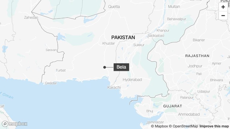 パキスタン南部の都市ベラで長距離バスが水路に転落して炎上し、少なくとも３９人が死亡した/Mapbox