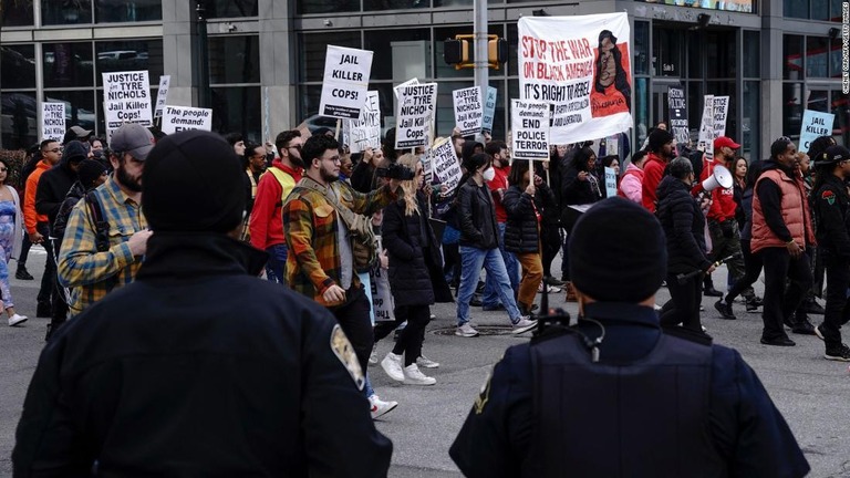 ２８日にジョージア州アトランタで行われた抗議デモ行進の様子/Cheney Orr/AFP/Getty Images