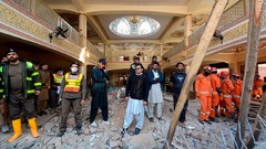 モスク自爆テロの死者１００人に、負傷者２１７人　パキスタン