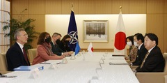 林外相、ＮＡＴＯ事務総長と会談　対ロ制裁の継続を表明