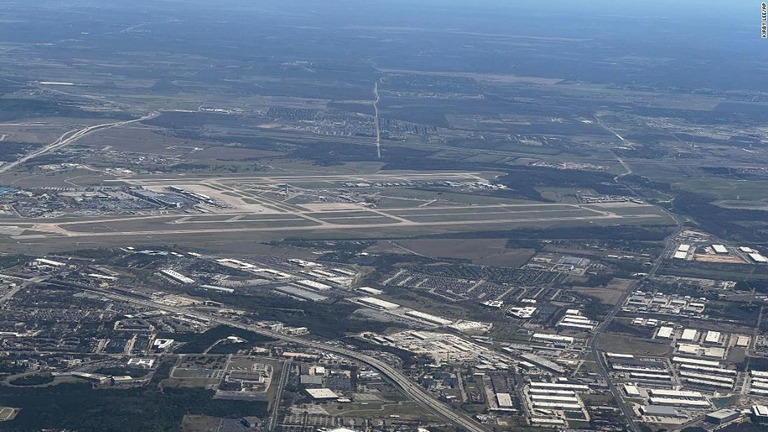 米テキサス州オースティンの国際空港で、旅客機と貨物機が異常接近する事態が発生した/Kirby Lee/AP/File