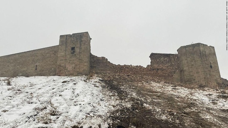 トルコ地震でローマ時代の城塞も崩壊　南東部ガジアンテップ