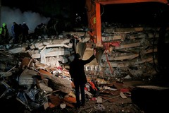 トルコ、地震で建物５６０６軒が倒壊