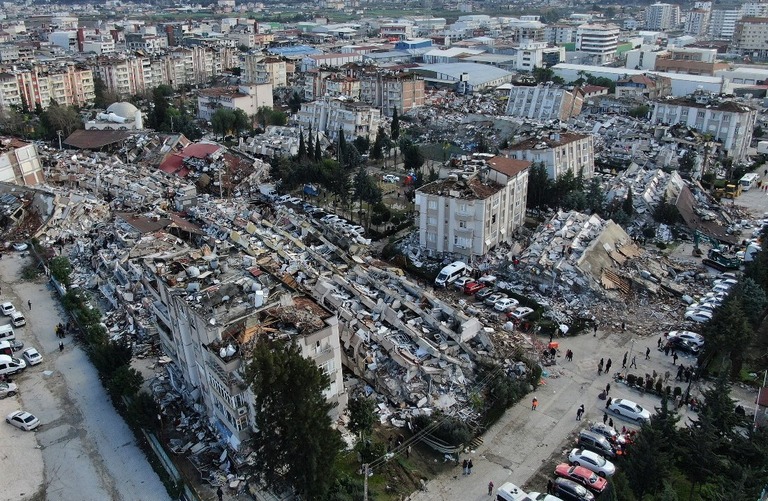 トルコ・シリア地震、死者７０００人超に　３万５０００人以上負傷
