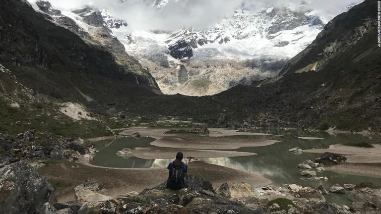 ブータンのチョモラリ山麓にも多数の氷河湖がある/J. Rachel Carr/Springer Nature