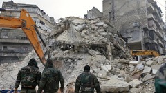 トルコ・シリア地震、死者７７００人超