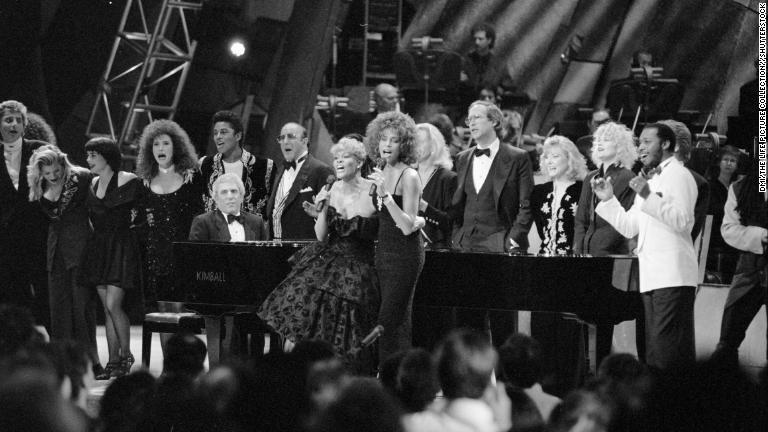 ホイットニー・ヒューストンさんらと共演したバカラックさん=1990年/DMI/The LIFE Picture Collection//Shutterstock