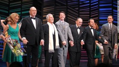 ブロードウェイミュージカル「プロミセス・プロミセス」のオープニングで挨拶するバカラックさん（左から３番目）＝２０１０年