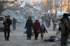 シリア北西部で数十万世帯が家を失う　救助団体が支援訴え