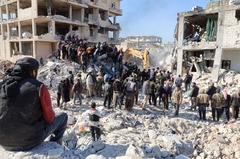 大地震被害のトルコで３日後に生存者救出、シリアに国際社会の支援も