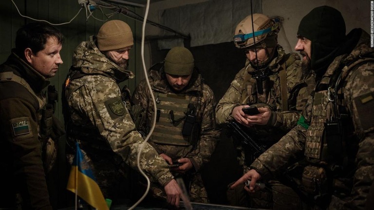 ウクライナ国境警備の部隊員＝９日、ウクライナ・バフムート/Yasuyoshi Chiba/AFP/Getty Images