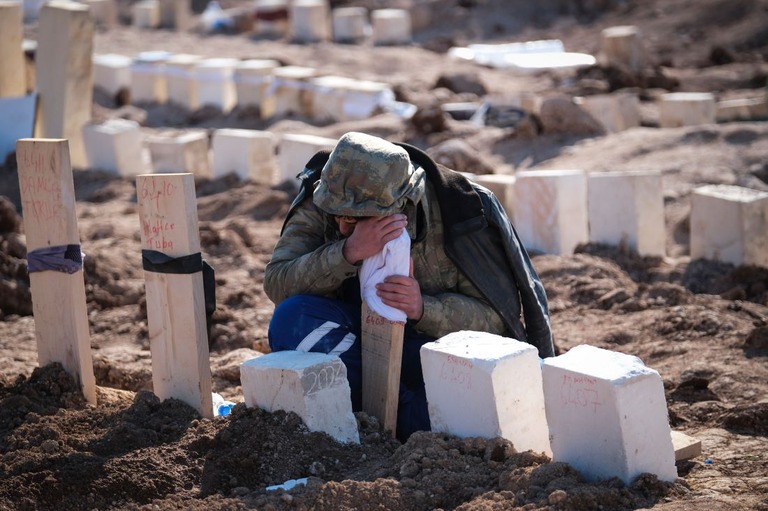１２日までにトルコとシリアで確認された死者は３万４１７９人に達した/Mehmet Kacmaz/Getty Images