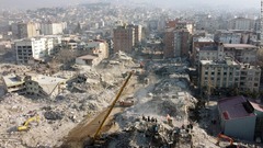 トルコ当局、各地の建物倒壊で建設業者を逮捕
