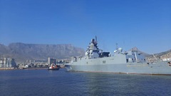 ロシアのフリゲート艦、南アに入港　中国も参加の合同軍事演習控え