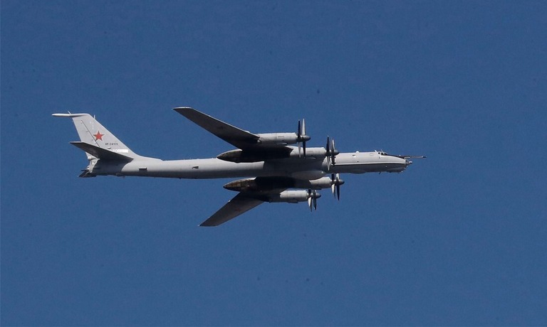 ロシア軍のＴＵ９５爆撃機/Anatoly Maltsev/EPA-EFE/Shutterstock/FILE Photo