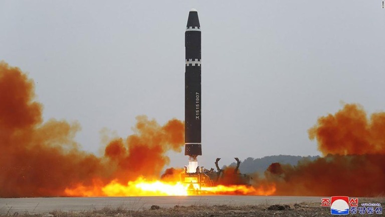 北朝鮮の国営メディアが、大陸間弾道ミサイル（ＩＣＢＭ）の発射訓練が実施されたと報じた/KCNA
