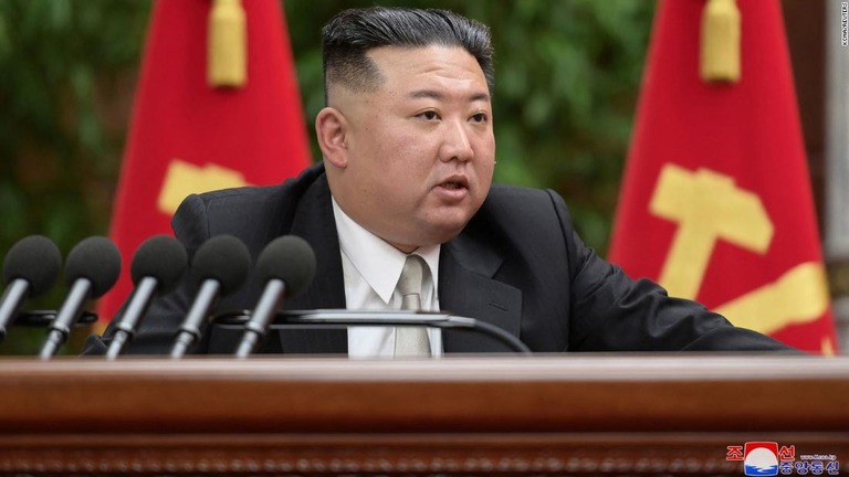 １８日に実施された発射訓練は、金正恩（キムジョンウン）朝鮮労働党総書記の命令書に基づく奇襲訓練だったという/KCNA/Reuters