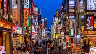 新宿区の夜の光景