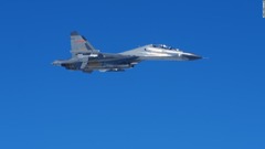中国戦闘機、ＣＮＮ取材班を乗せた米海軍機と対峙　南シナ海上空