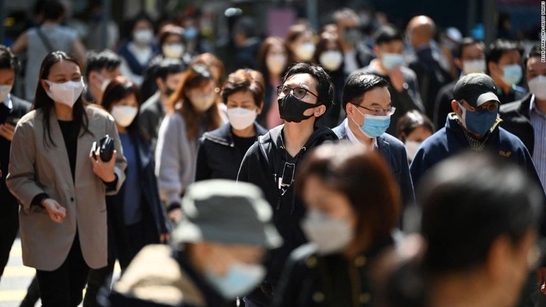 香港では３月１日にマスク着用義務が撤廃される/Peter Parks/AFP/Getty Images