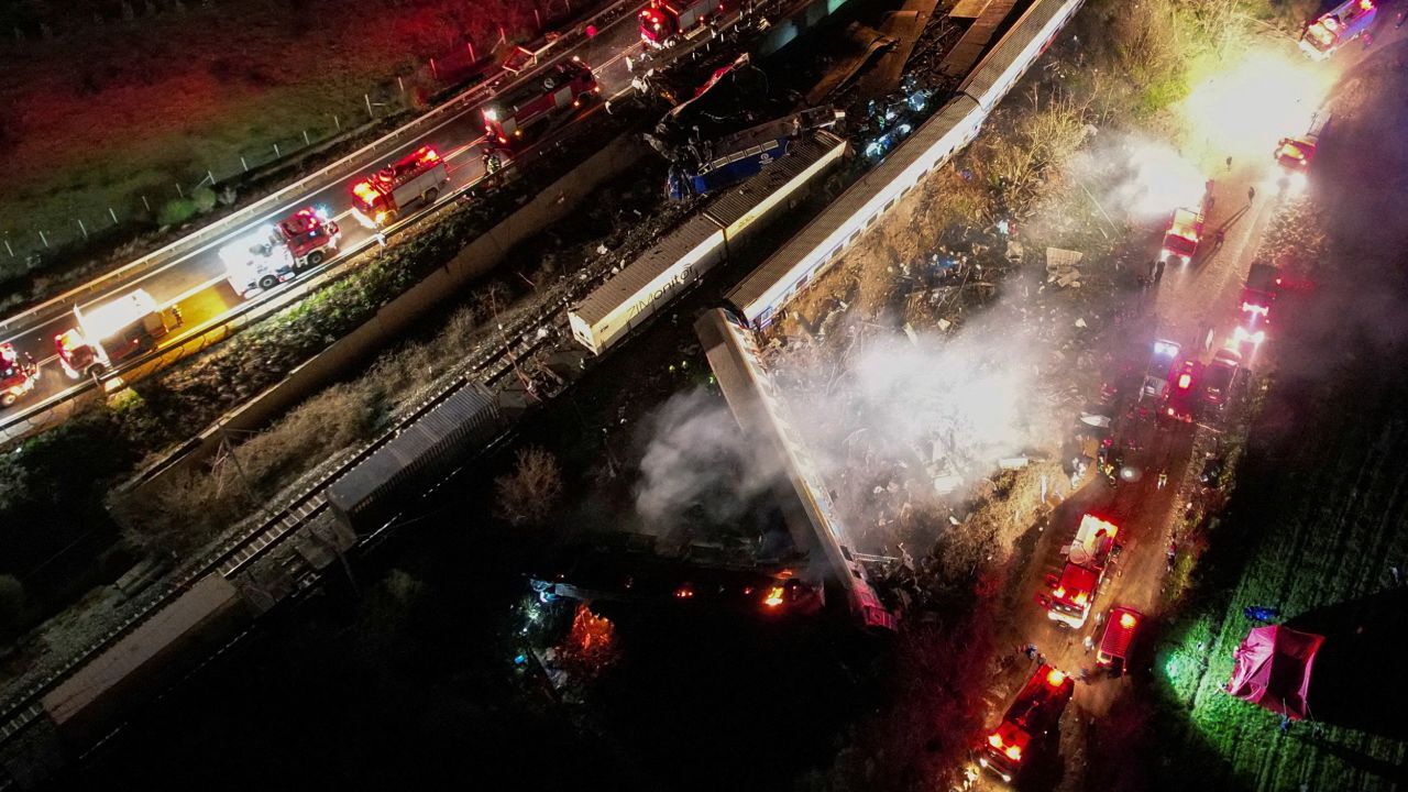 写真から事故の衝撃の大きさがわかる/Thanos Floulis/Reuters