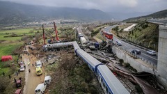 ギリシャの列車衝突、死者３６人に　現場で捜索続く