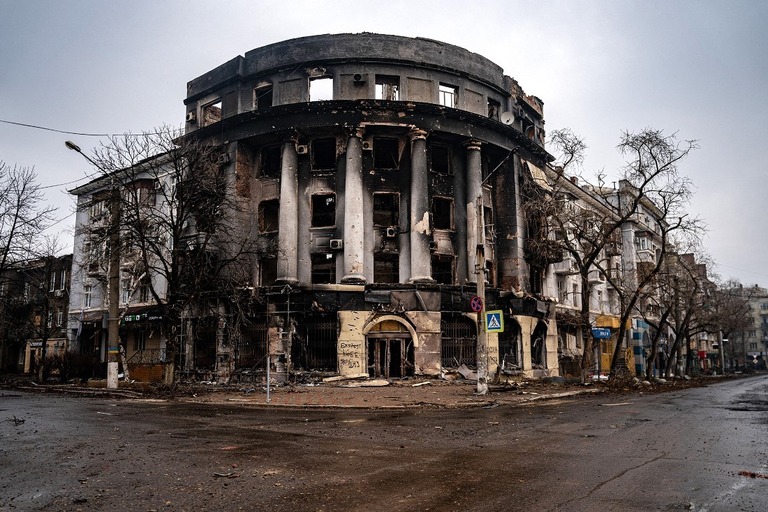 バフムート市内の壊れた建物＝２月２７日/Dimitar Dilkoff/AFP/Getty Images