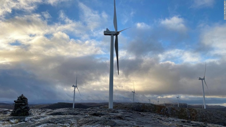 ノルウェー中部フォセンの風力タービン
/Nora Buli/Reuters/FILE