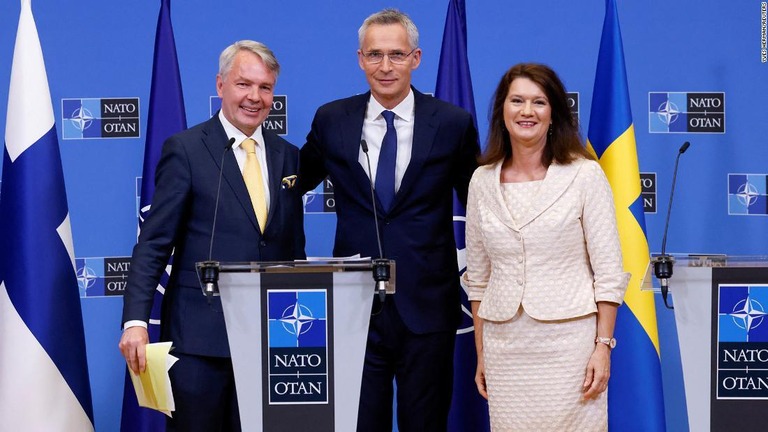 フィンランドとスウェーデンの北欧２カ国は昨年、ＮＡＴＯに加盟する意向を発表した/Yves Herman/Reuters