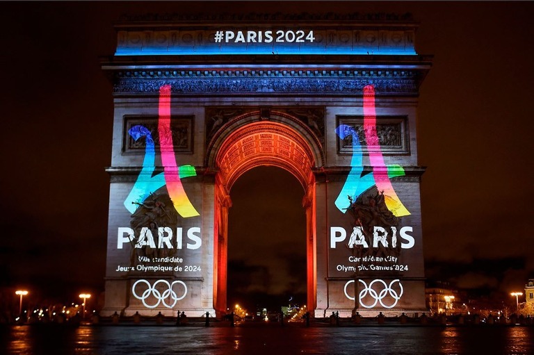 ＡＮＯＣＡは、来年のパリ夏季五輪へのロシアとベラルーシの選手の参加を支持した/Lionel Bonaventure/AFP/Getty Images