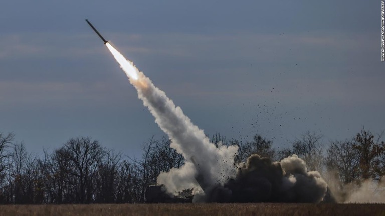 高い機動性と７０～８０キロの射程を有する精密ロケット砲システム「ＨＩＭＡＲＳ」/Hannibal Hanschke/EPA/Shutterstock/FILE