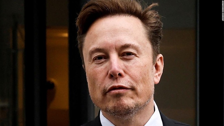 米ツイッターのイーロン・マスク氏が従業員の障害に関する否定的な一連のやりとりについて謝罪した/Jonathan Ernst/Reuters