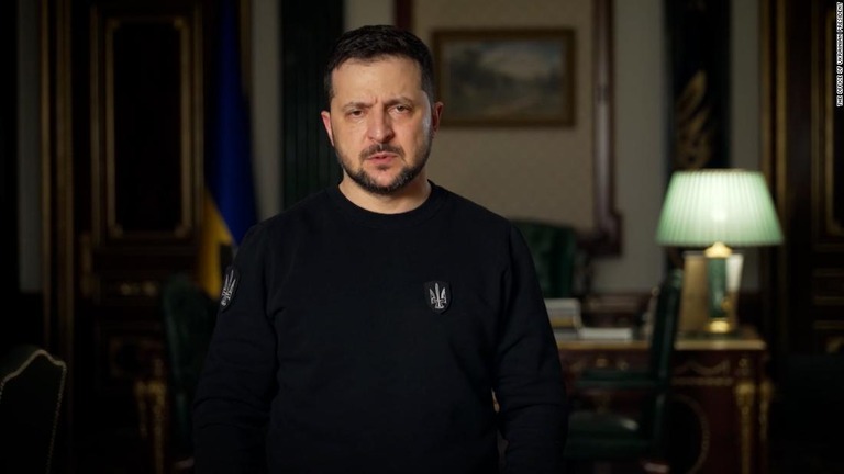 ウクライナのゼレンスキー大統領。兵士殺害に関わったものを見つけ出すと述べた/President of Ukraine