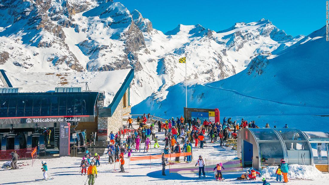 ３９台ある圧雪車の燃料には、スキーリゾート１１００％再生可能な水素化植物油（ＨＶＯ）を使用/Andy Parant/Val d'Isère Tourism