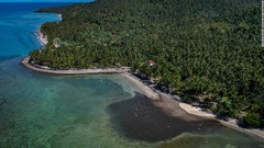 住民に健康被害、美しいビーチが油まみれ　沈没タンカーから大量流出　フィリピン